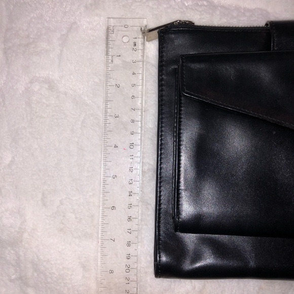 GENUINE LEATHER CROSSBODY/WRISTLET PURSE - Picture 11 of 11